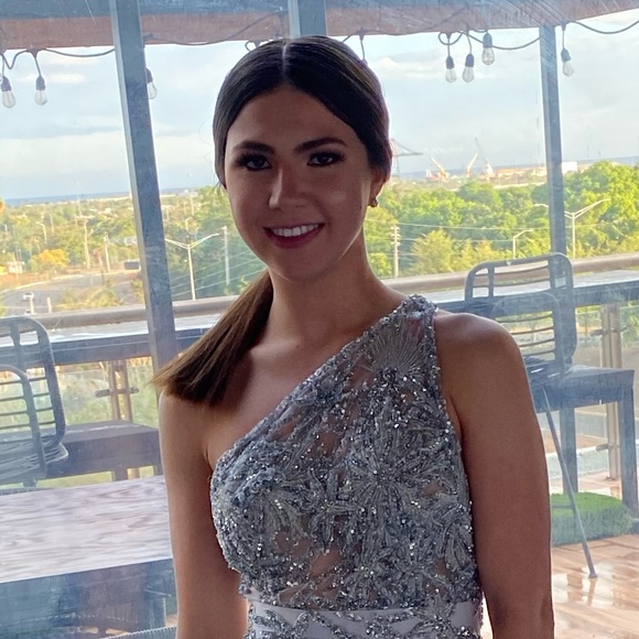 Meet your Posher, Alejandra - Picture 1 of 1